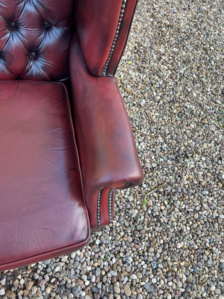 Beautiful Chesterfield Thomas Lloyd Oxblood Leather Queen Anne Chair