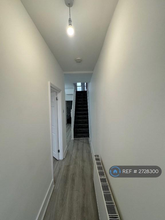 3 bedroom house in Chase Road, London, N14 (3 bed) (#2728300)