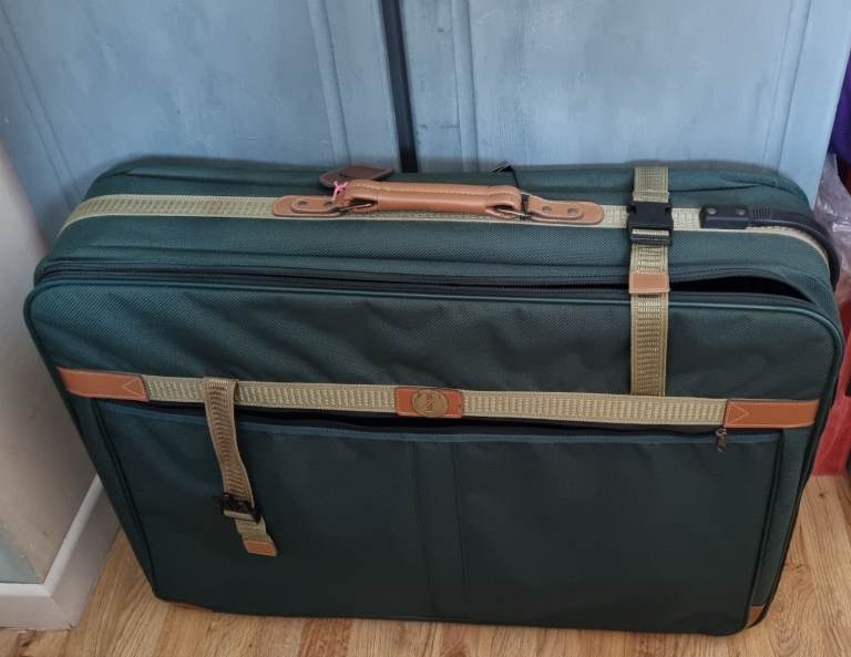 Vintage-Style Green Travel Suitcase – Durable & Spacious £25 – Coleraine
