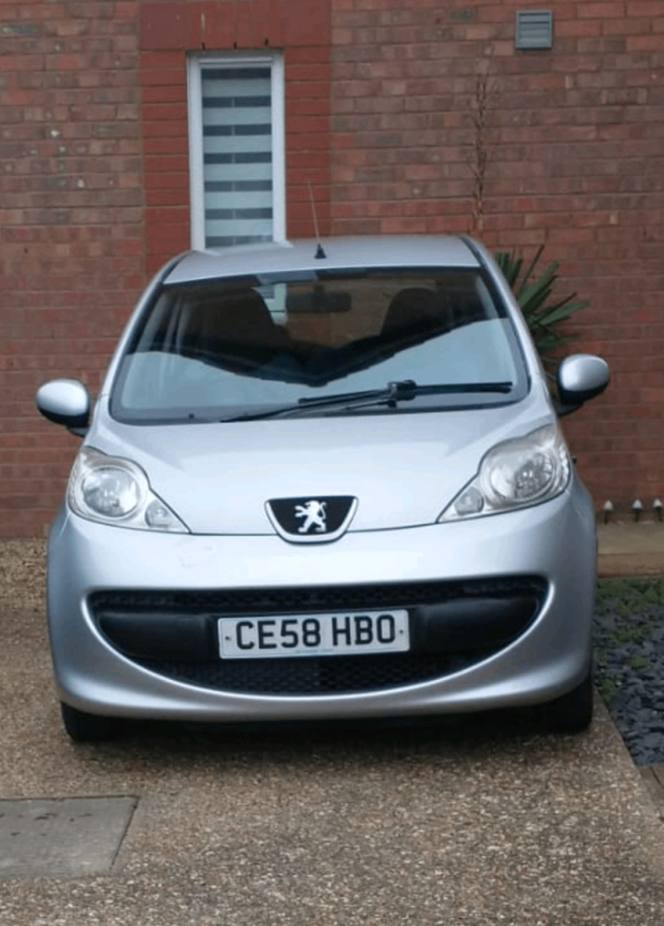 Peugeot 107 Urban Move, 998cc manual 3 door Silver ULEZ compliant cheap TAX