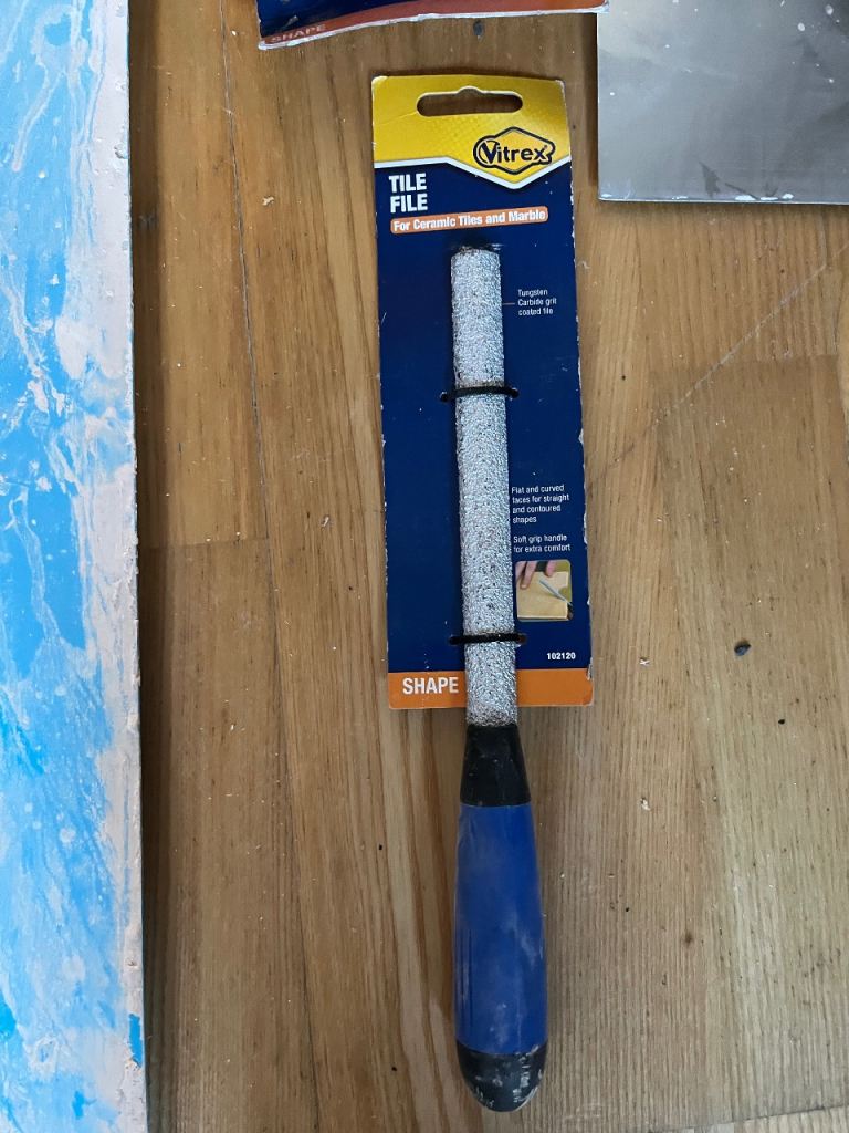Assorted tiling / plastering tools