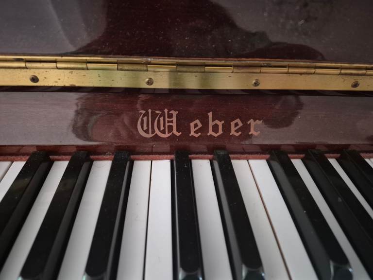 Upright piano