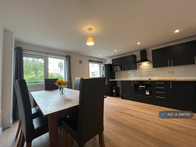 3 bedroom flat in Glasgow, Glasgow, G20 (3 bed) (#2991783)