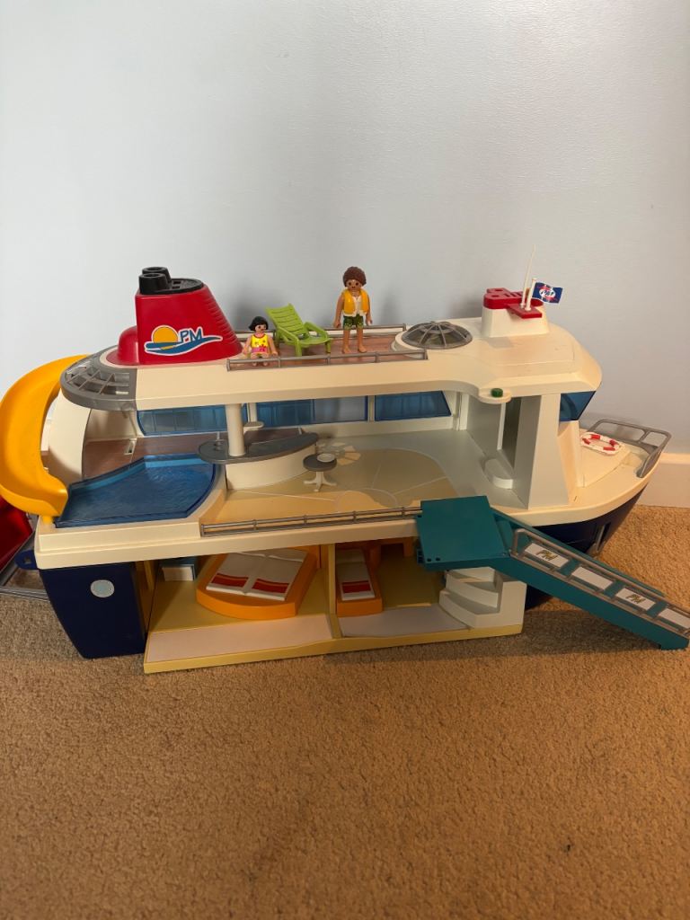 Play mobile cruise ship