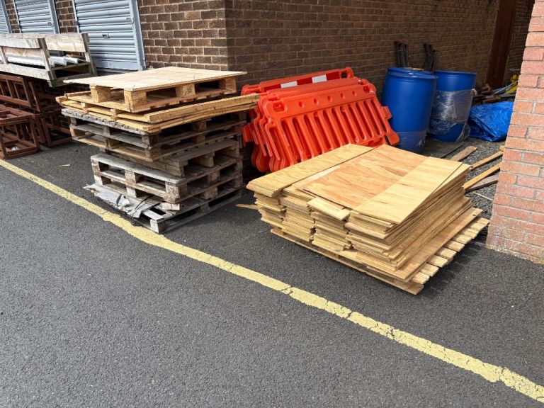Free pallets and scrap wood