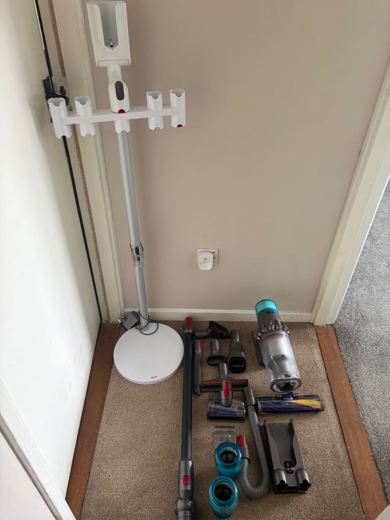 Dyson V15 Detect with Dyson Dock
