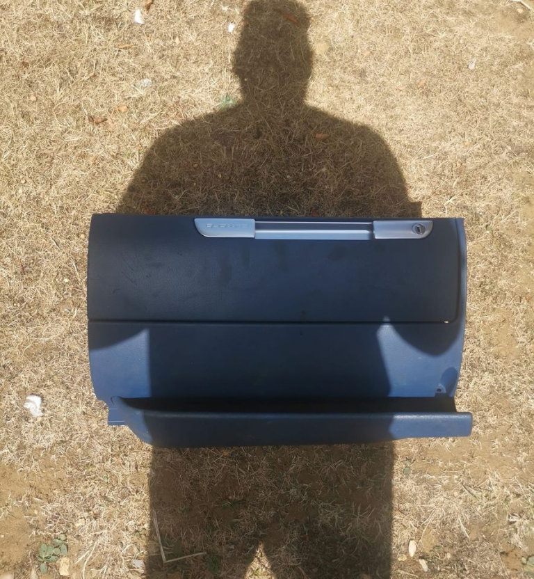 AUDI TT MK1 8N (1999 > 2007) STORAGE COMPARTMENT GLOVE BOX 8N2857095