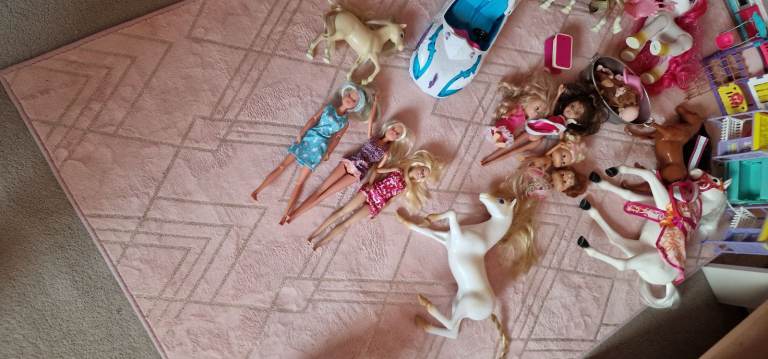 Doll house, dolls, horses and accessories 