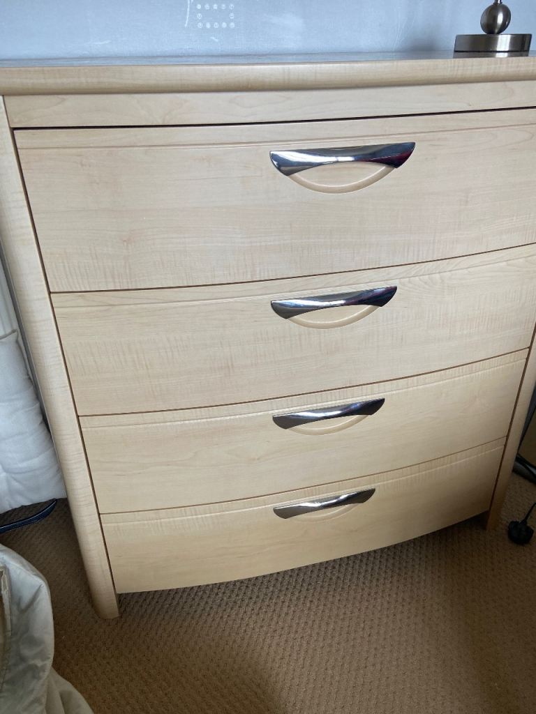 Bedroom furniture set