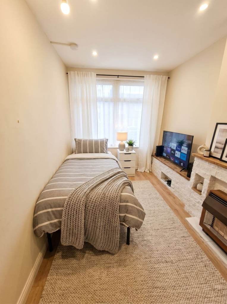 Comfortable double room available for rent at Harborne, Birmingham.