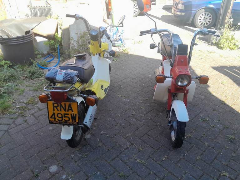 Honda Cub 50,  2 x Honda Caren