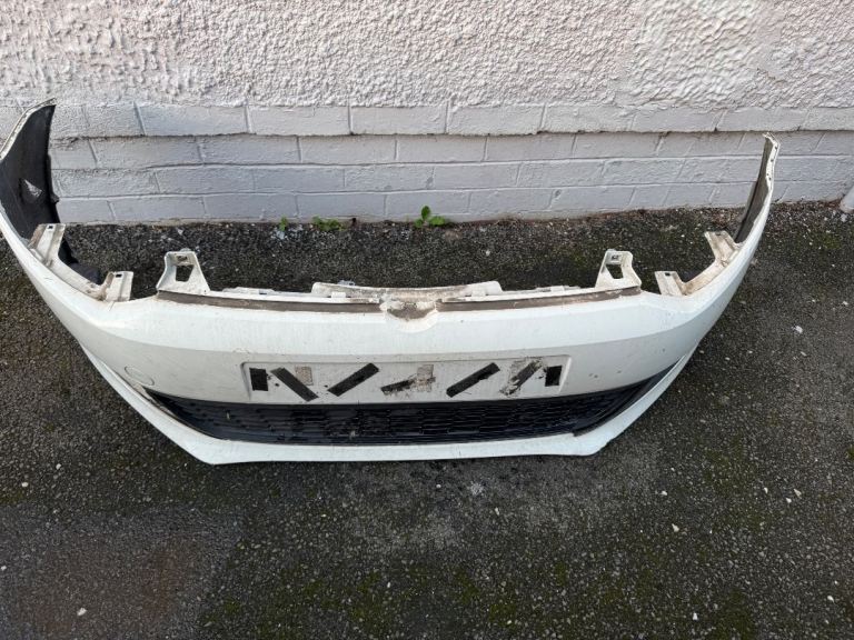 Vw polo 2013 front bumper can white 