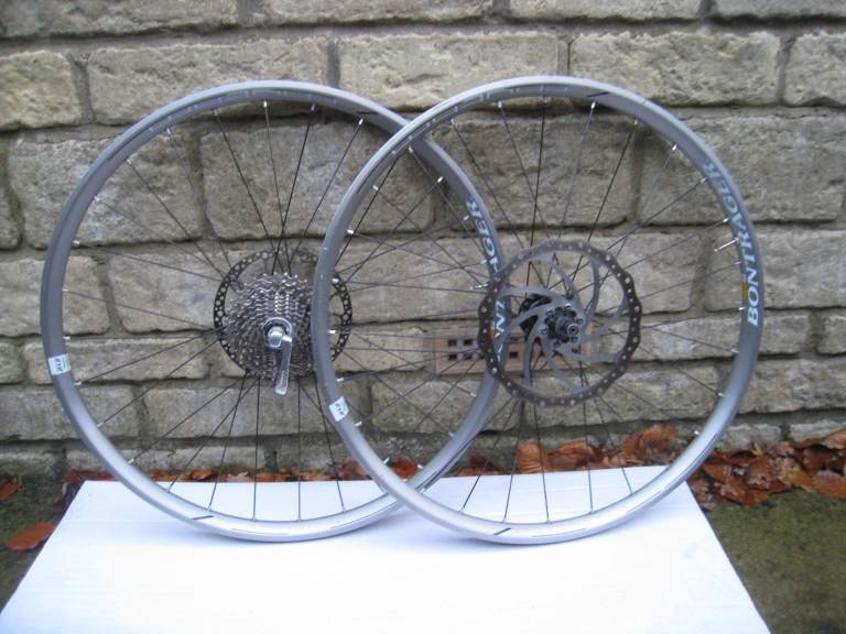 TREK / Bontrager rhythm elite - 26 inch wheels set / disc brake / tubeless ready 