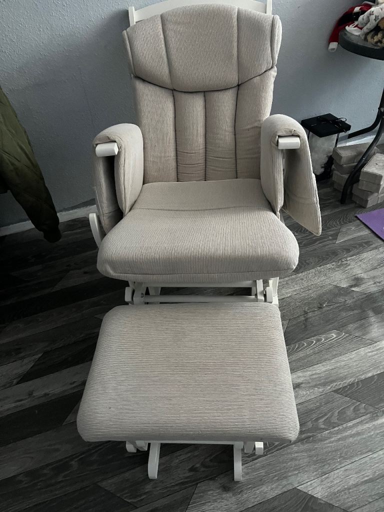 BARGAIN Nursing baby / elderly rocking chair & stool 