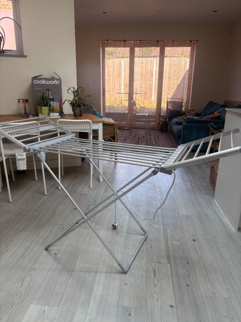 Electric drying rack