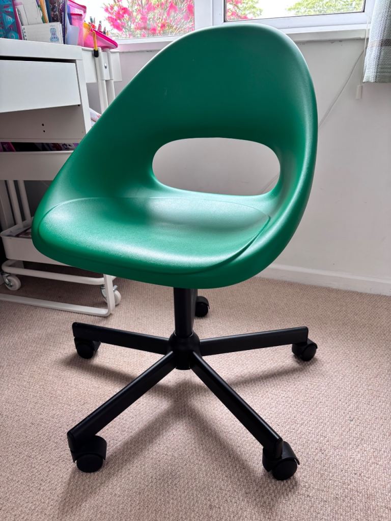 Green Swivel Office Chair with Wheels – Good Condition
