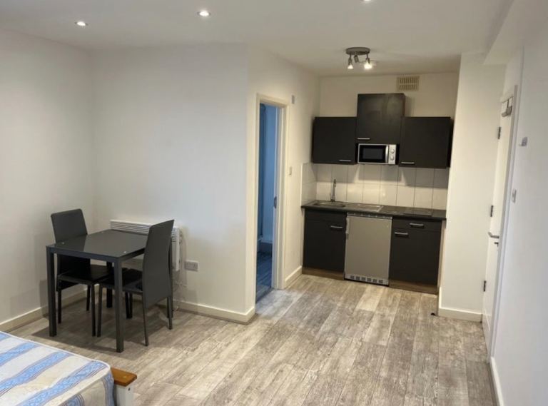 Studio to rent in Borehamwood 