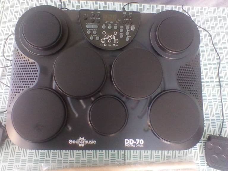 Portable electronic drum pads