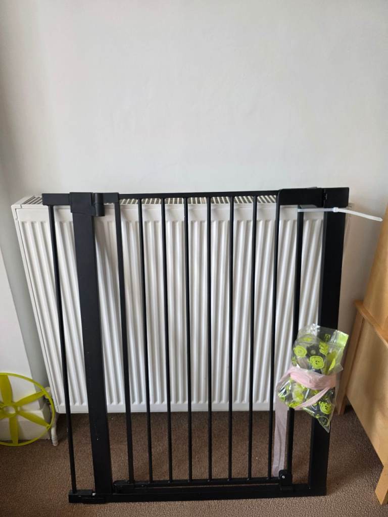 Baby safety gate
