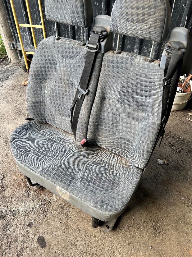 Twin minibus seat 