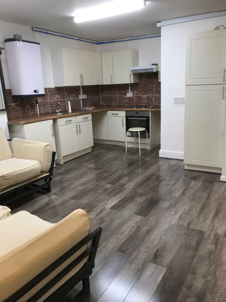 Flat to let