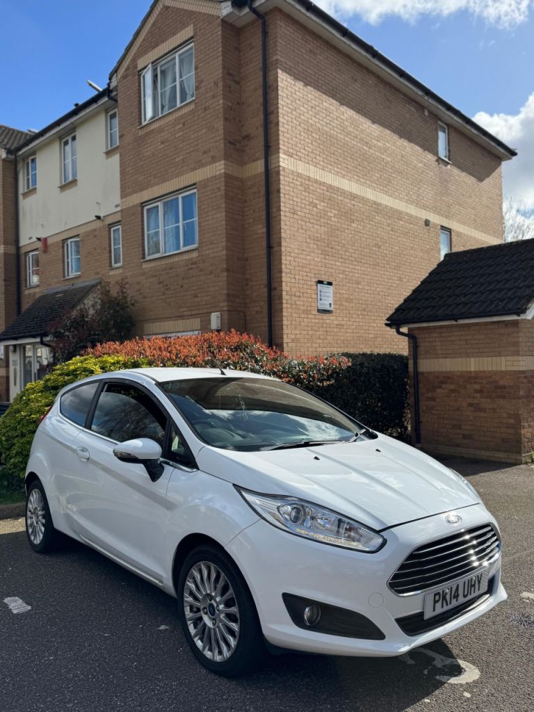 White Ford fiesta 1.0l eco-boost 3dr