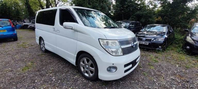  Nissan Elgrand 8 seats Petrol