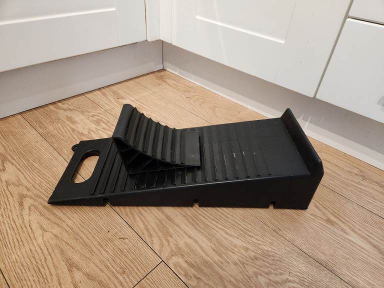 Caravan motorhome campervan levelling ramp with chock