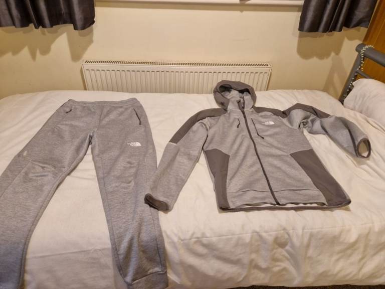 image for North face medium tracksuit bnwt
