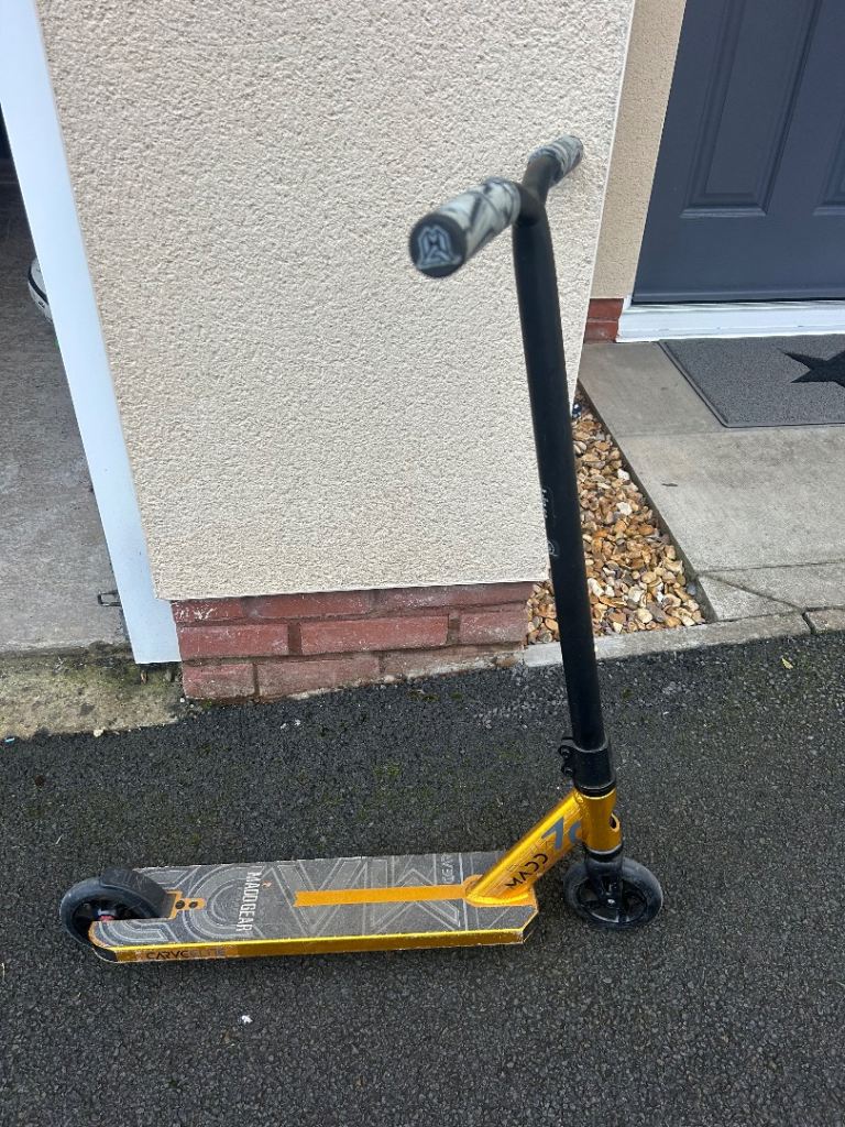 MADD Gear Elite Stunt Scooter