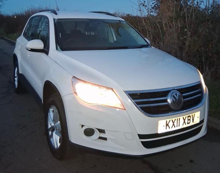 2011 Volkswagen Tiguan 2.0 TDI BLUEMOTION TECH S SIX SPEED MANUAL PEARL WHITE ESTATE Diesel Manual