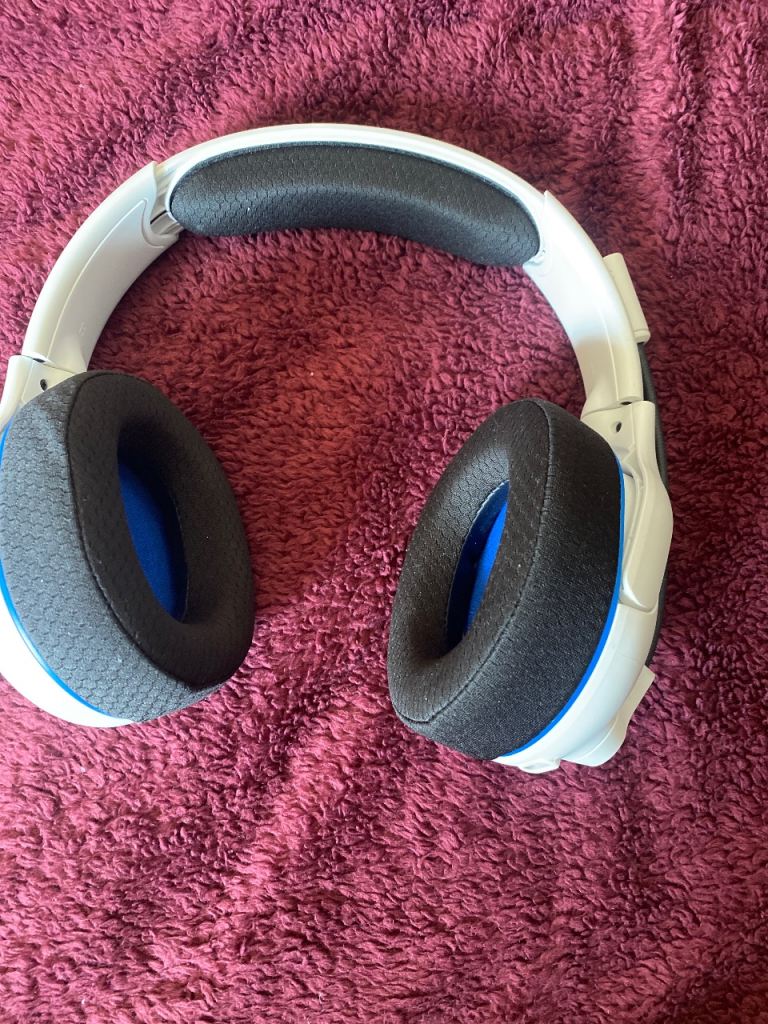 PDP Airlite PS4 & PS5 Pro Wireless Headset- Frost White