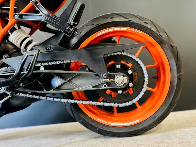 STUNNING 2017/17 KTM RC 390 MOTORCYCLE 