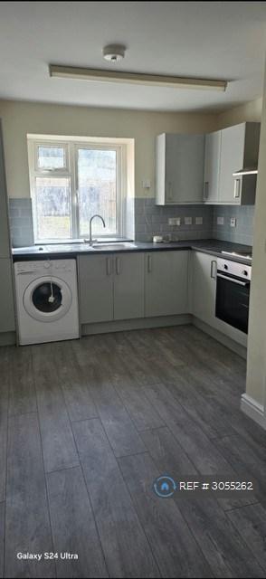 1 bedroom flat in Gladstone St, Newport, NP11 (1 bed) (#3055262)