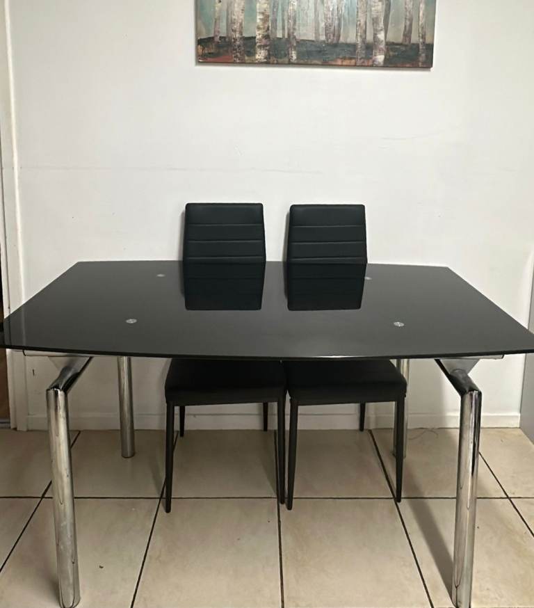 ONLY £15 - 6-8 seater extending glass DINING TABLE - can deliver
