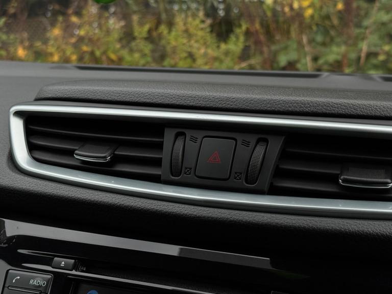 2017 Nissan Qashqai 1.2 DiG-T N-Connecta 5dr Xtronic HATCHBACK PETROL Automatic