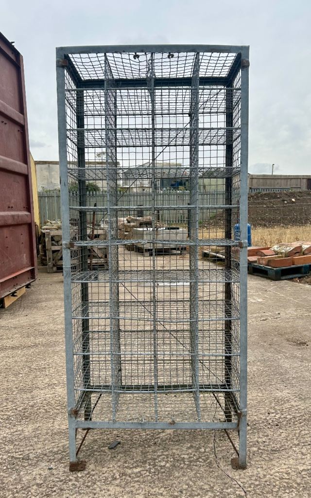 Vintage Wire Rack 40 Pigeon Hole