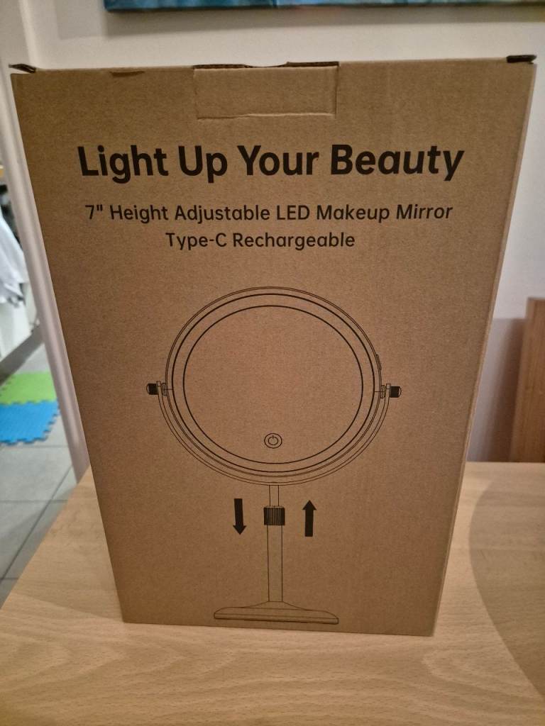 image for Rrp £30 Brand new unopened Gospire rechargeable light-up makeup mirror 