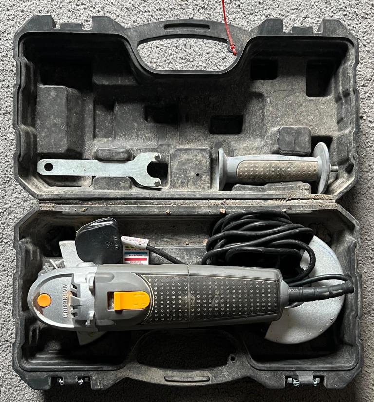 Titan TTB281GRD Angle Grinder 750W with Case