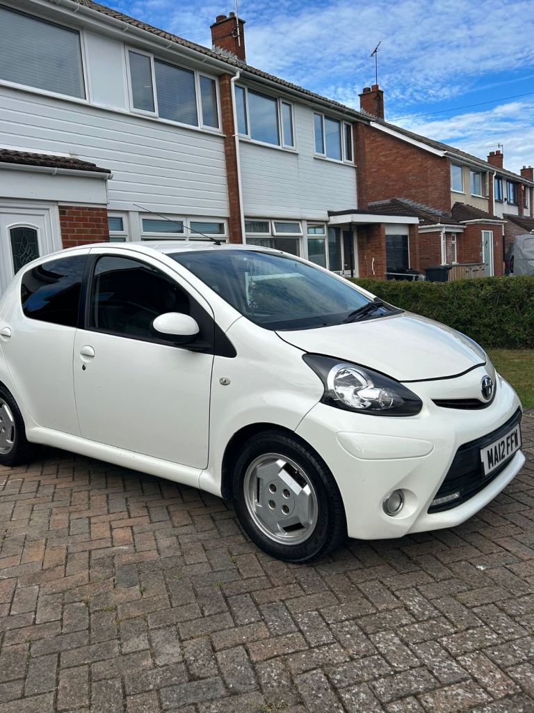 Toyota, AYGO, Hatchback, 2012, Manual, 998 (cc), 5 doors