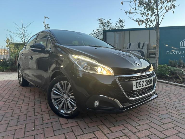 2019 Peugeot 208 1.2 PureTech Signature Euro 6 (s/s) 5dr HATCHBACK Petrol Manual