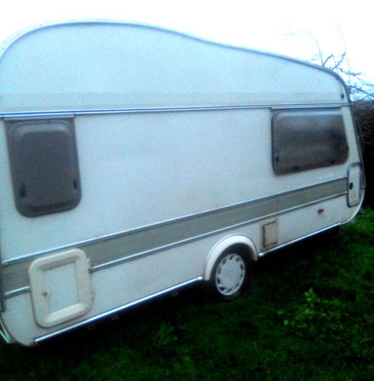 WINDRUSH COTSWOLD VINTAGE CARAVAN ABOVE AVERAGE CONDITION ( still available 21 Jan )