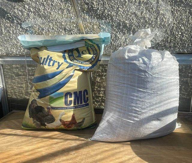 2 x 20kg bags poultry grain & corn mix