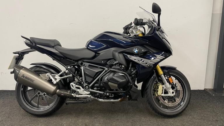 BMW R1250RS EXCLUSIVE ** FULL BMW HISTORY - AKRAPOVIC EXHAUST - 12 MONTH MOT **