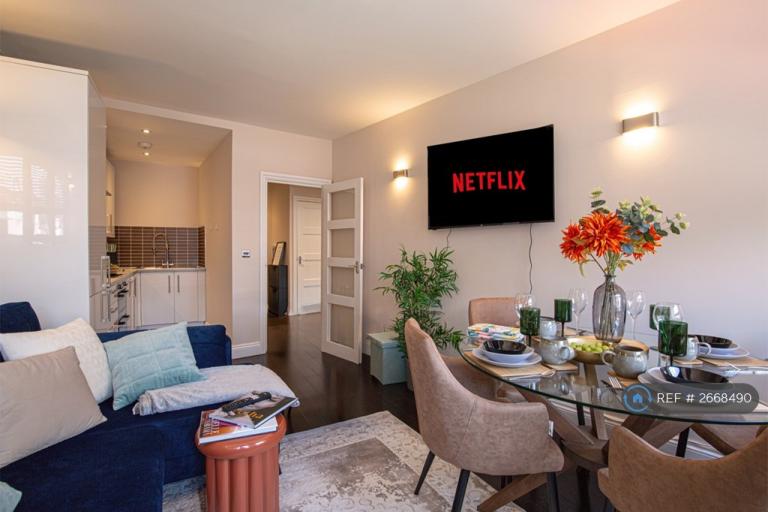 2 bedroom flat in Brighton, Brighton, BN1 (2 bed) (#2668490)