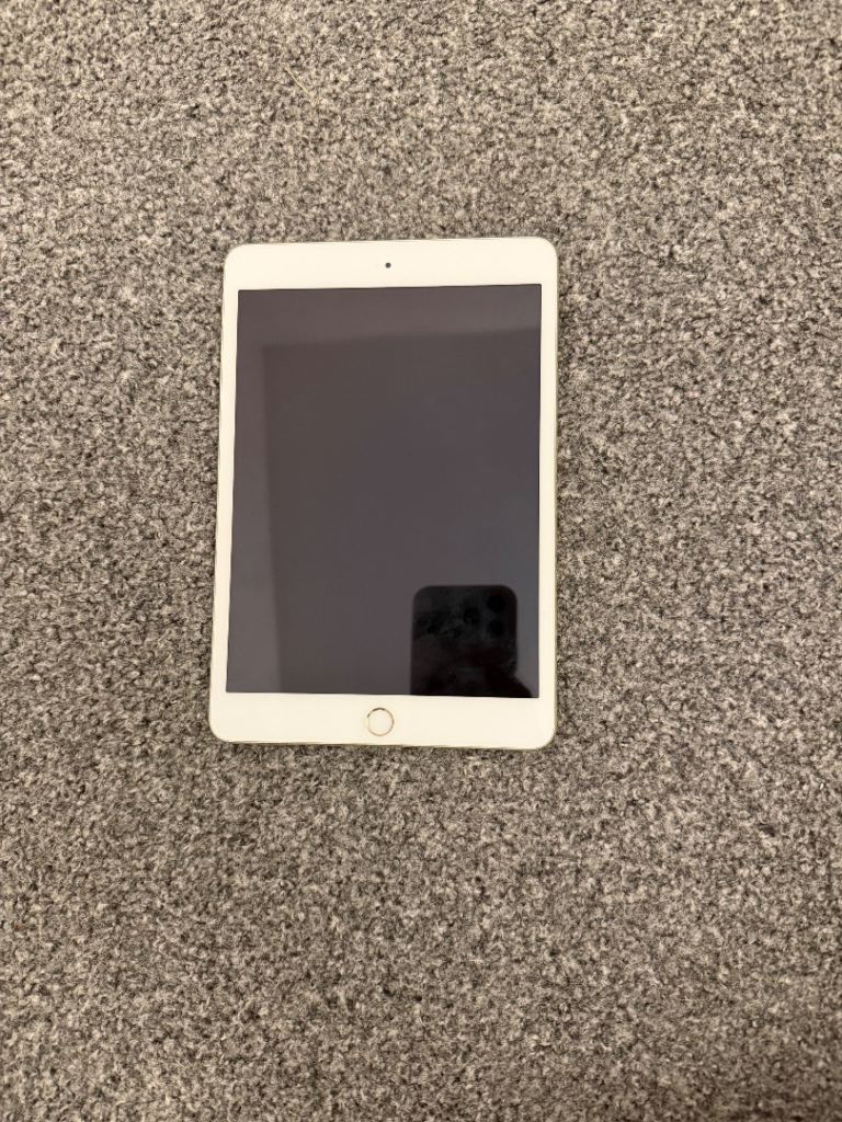 Apple iPad Gold Tablet – Good Condition