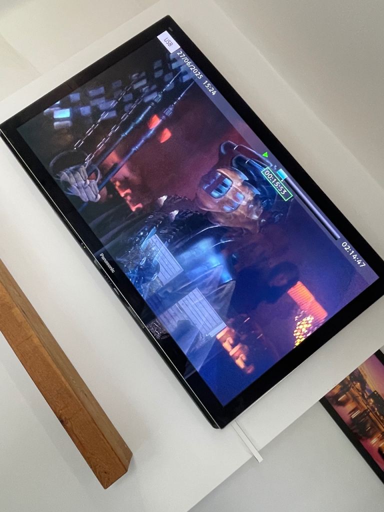 Panasonic Viera TX-P50VT30B 50” 3D Plasma TV Full HD + 2 Glasses & Remote