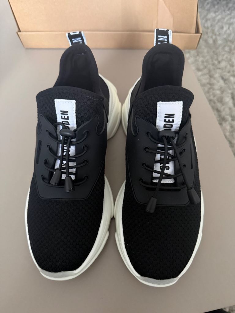 Brand new Steve Madden trainers