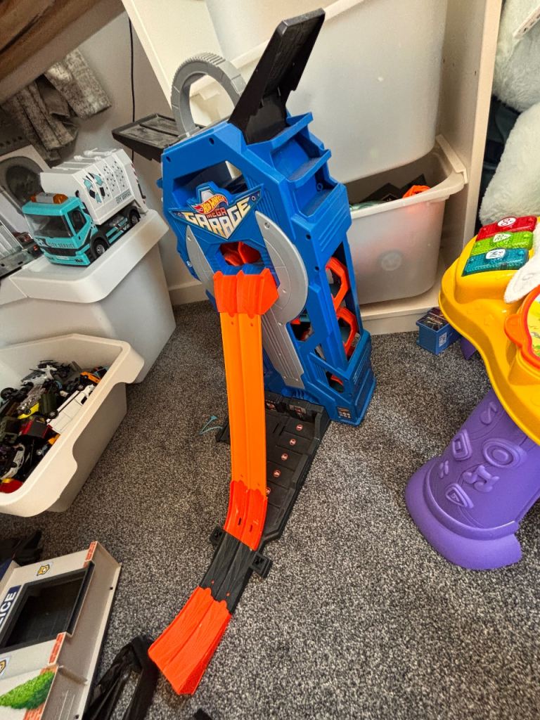 Hot wheels garage 