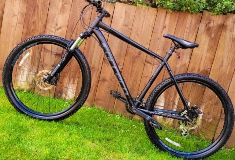 Mountain Bike - Carrera Vengenace 27.5inch